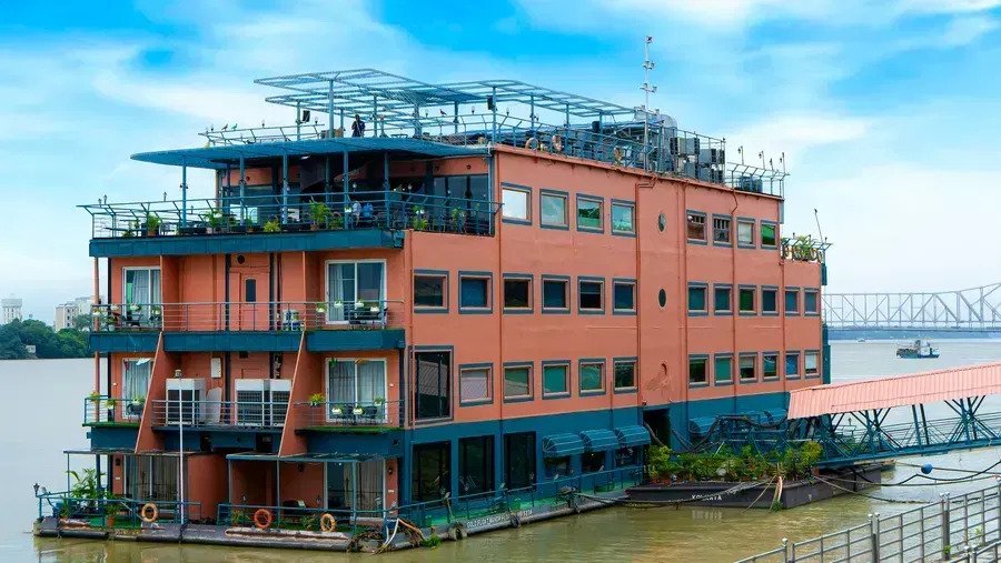 Polo Floatel Kolkata: A Unique Riverside Dining Experience on the Hooghly