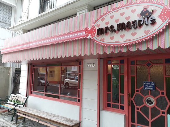 Mrs. Magpie Kolkata: A Boutique Cafe for Dessert Lovers