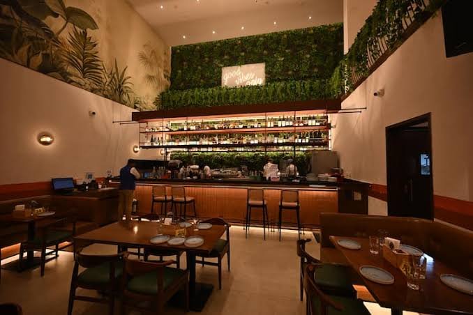 Cafe Mezzuna Kolkata Review: Best Continental & Italian Dining Experience in the City
