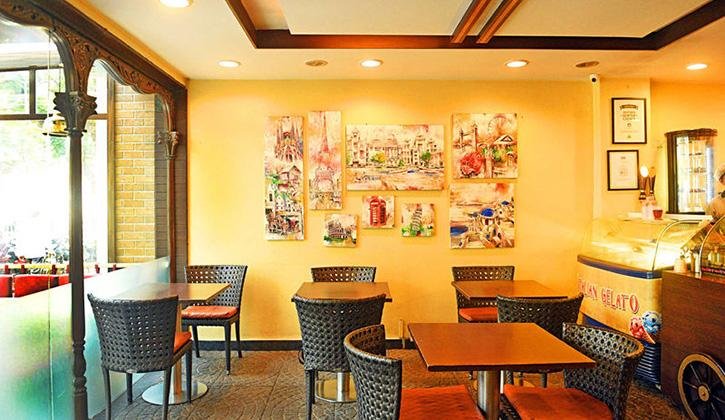 Piccadilly Square Kolkata: Best Waffles, Crepes, Pizza & Café Food